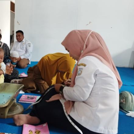 Giat Sehatkan Generasi Bangsa: Desa Simpang Tiga Gelar Posyandu Rutin Bulan September